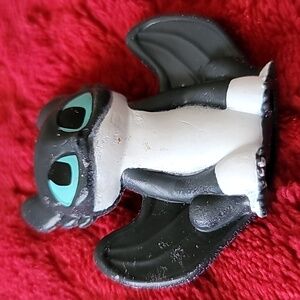 DreamWorks Dragons Toothless Dragon,(grey)flat mini-figurine fury toy w/o comp.
